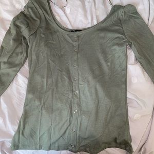 Long sleeve with a stoop in the neck